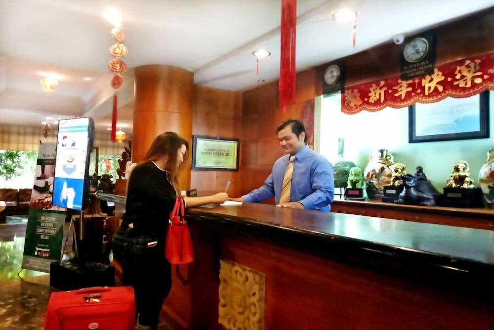 New Grand Park Hotel Surabaya Exterior photo