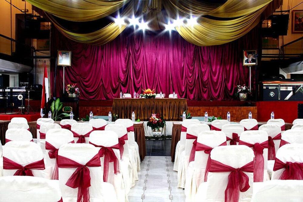 New Grand Park Hotel Surabaya Exterior photo